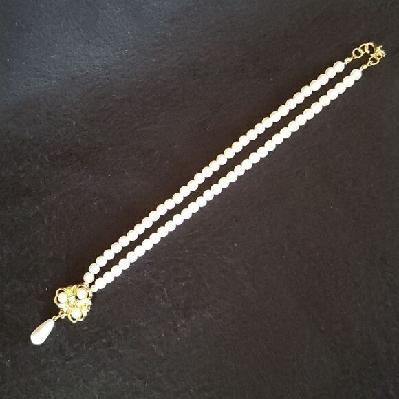 Lovely Vintage Faux Pearl / Goldtone Necklace - 18" - Picture 4 of 5